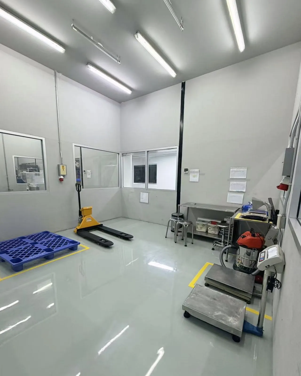 Clean-area weighing and material-handling room at Sawatdee Group’s factory in Samut Prakan, Thailand.
